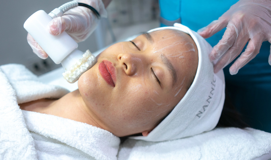 RF Nonsurgical Facelift & Contour